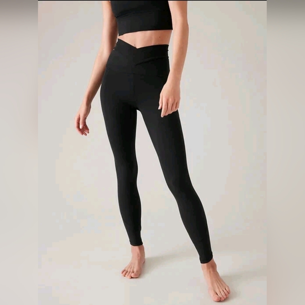 NWT Athleta Black Salutation Stash Wrap Tights Size M/P